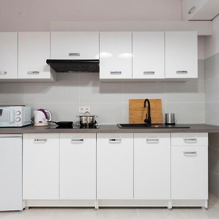 Luxury In City -3- Studio Bright & Secure Free Parking Lodź Bagian luar foto