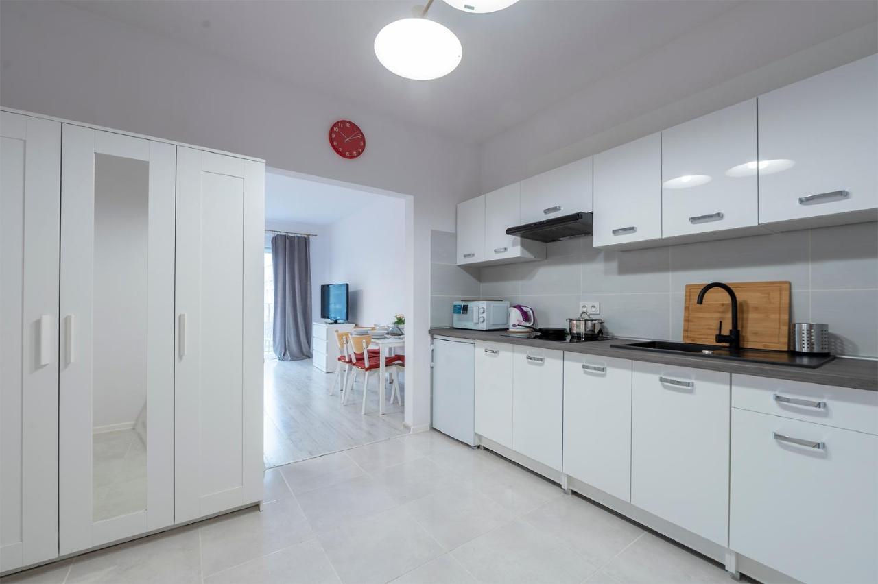 Luxury In City -3- Studio Bright & Secure Free Parking Lodź Bagian luar foto